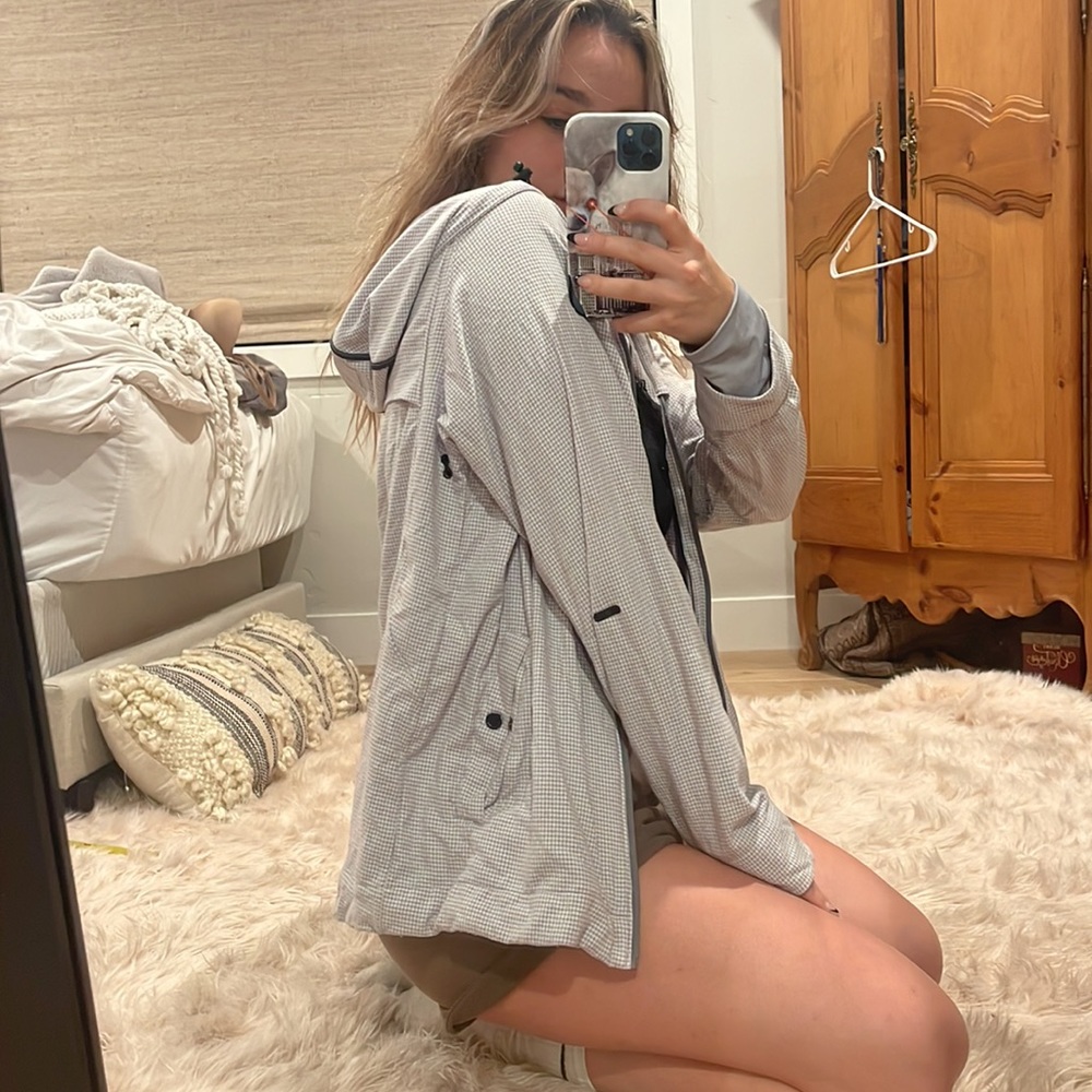 Lulu lemon gray checkered water proof jacket